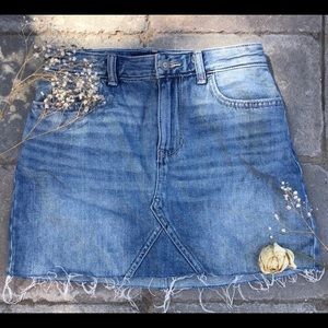 High rise unworn Hollister Jean skirt